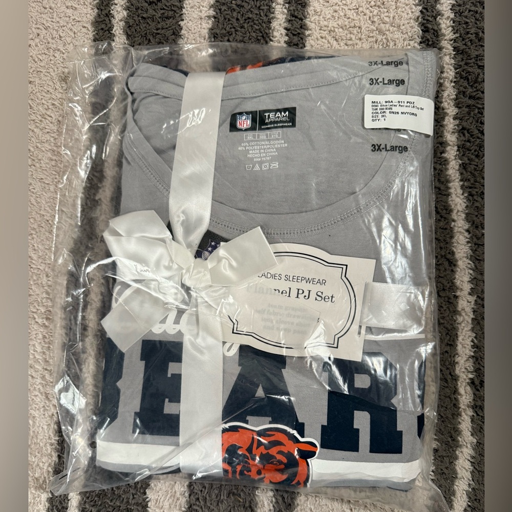 NWT WOMENS NFL PAJAMA SET WITH LONG SLEEVE TOP AND PANTS *BEARS*